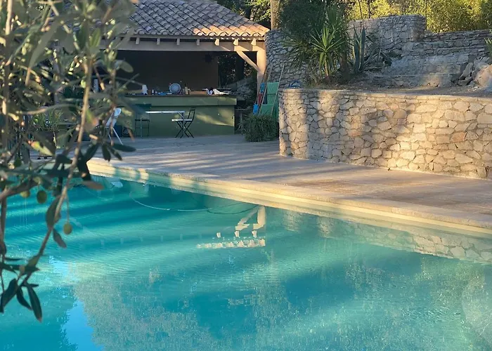 Encantada Homestay *