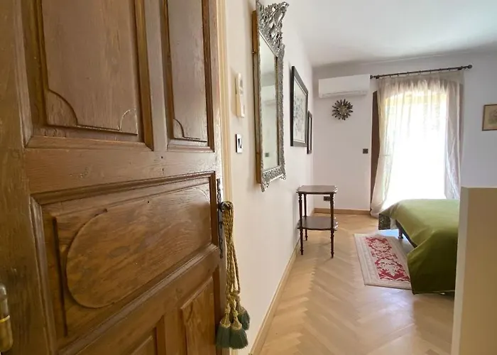 Encantada Homestay *