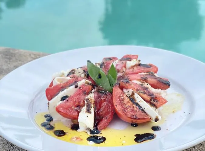 Encantada Homestay *