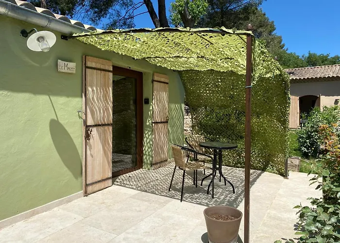 Encantada Homestay *