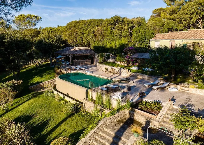 Encantada Homestay *